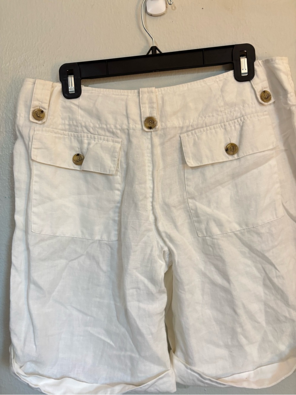 LONDONJEAN White Linen-Blend Button Accent Bermuda Shorts - Picture 4 of 5